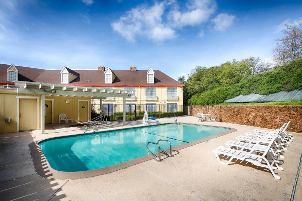 Red Lion Inn & Suites Auburn image 1