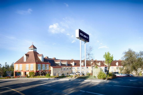 Red Lion Inn & Suites Auburn image 10