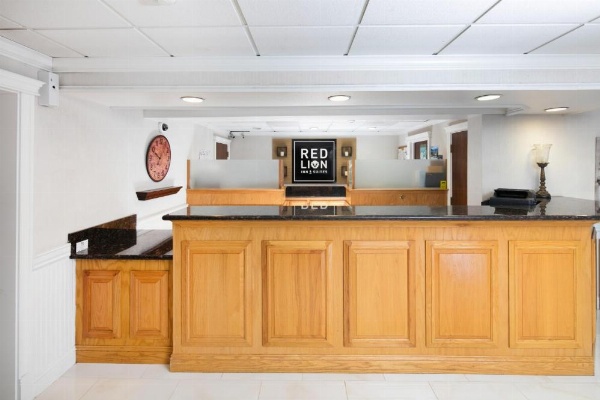 Red Lion Inn & Suites Auburn image 16