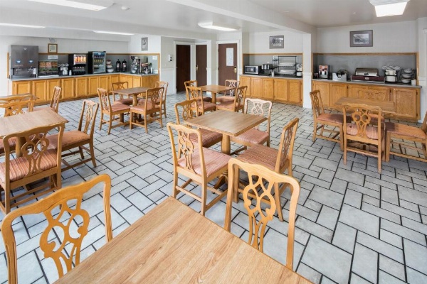 Red Lion Inn & Suites Auburn image 17