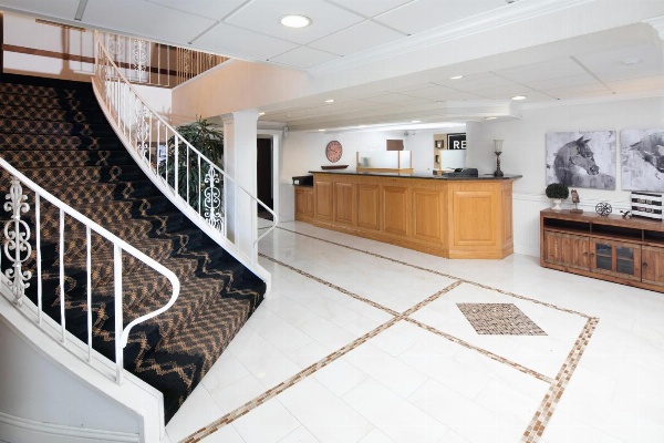 Red Lion Inn & Suites Auburn image 4